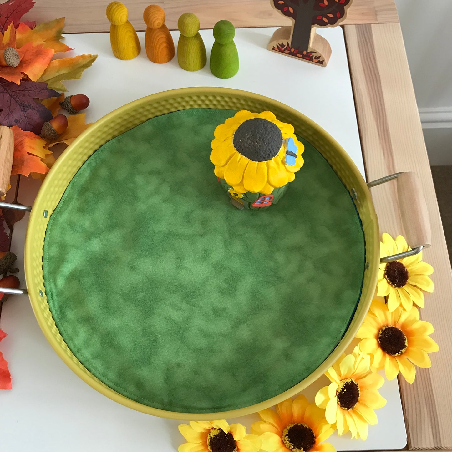 Bee Honeycomb Circular Play Mat - IN STOCK - Light Green Reverse