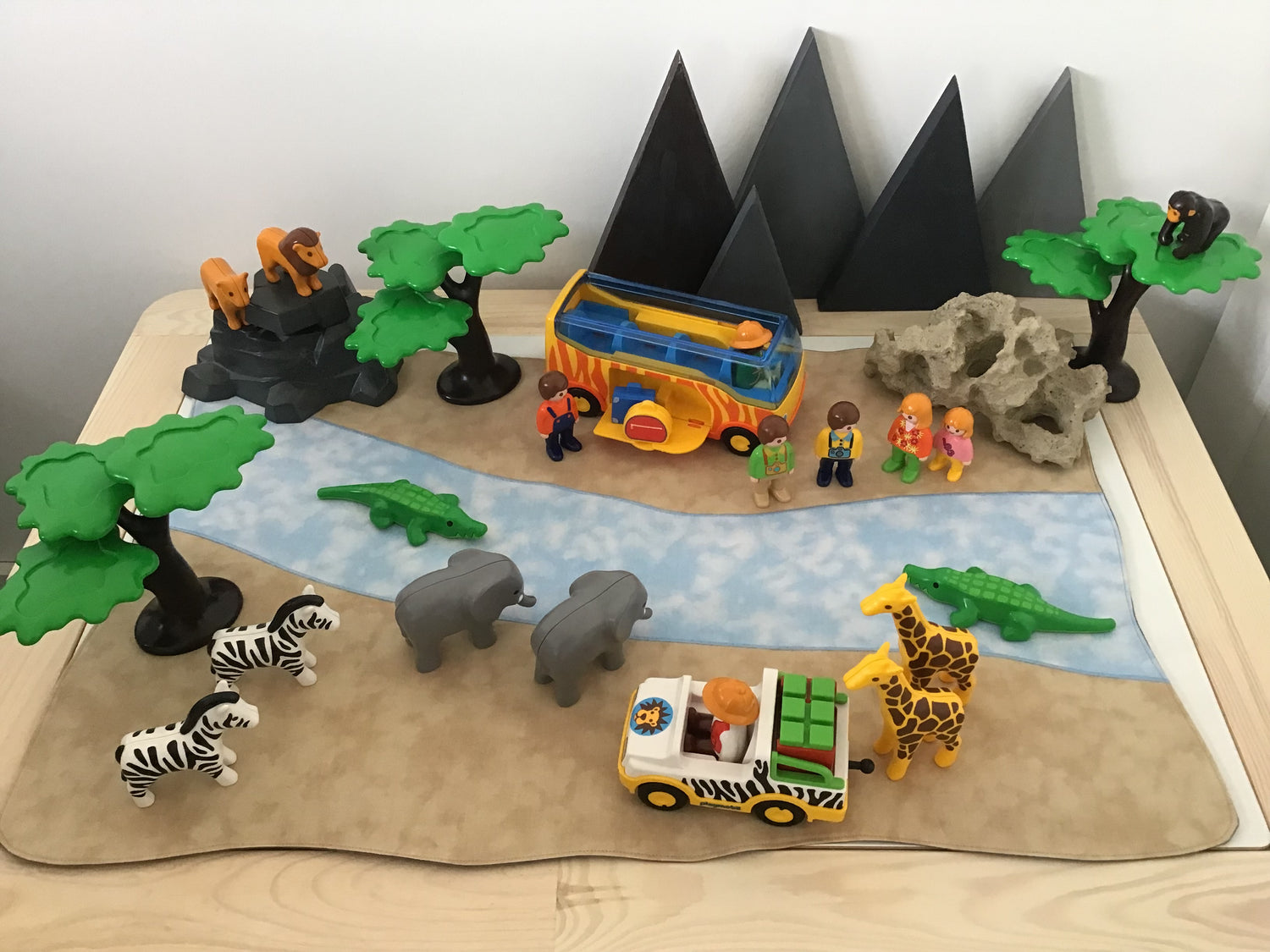 SAFARI & WILD HABITATS
