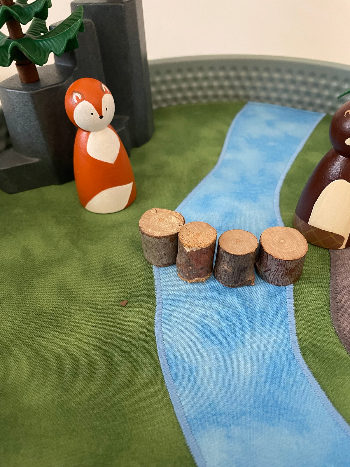 River & Rocks Circular Play Mat - Black reverse