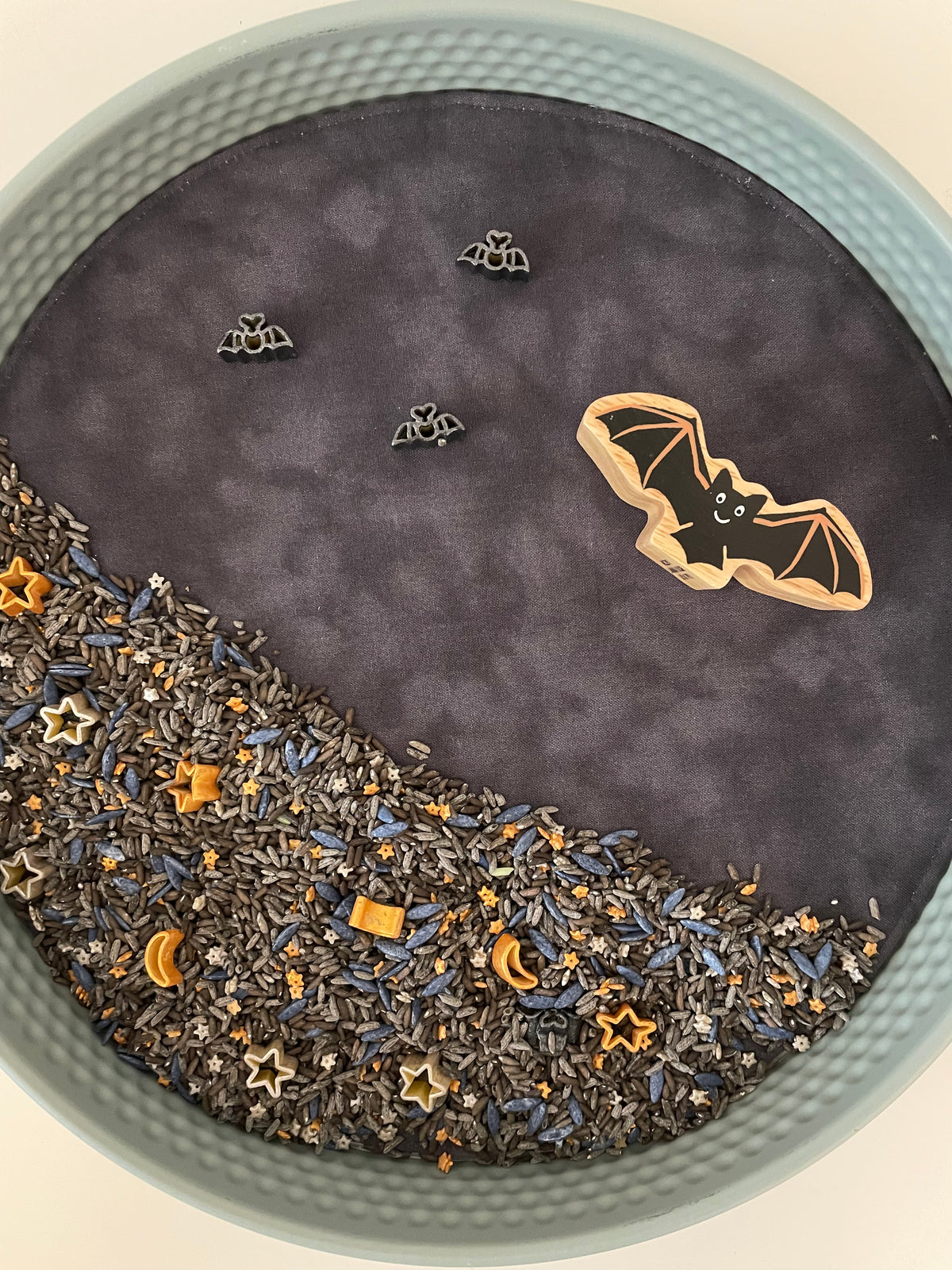 River & Rocks Circular Play Mat - Black reverse