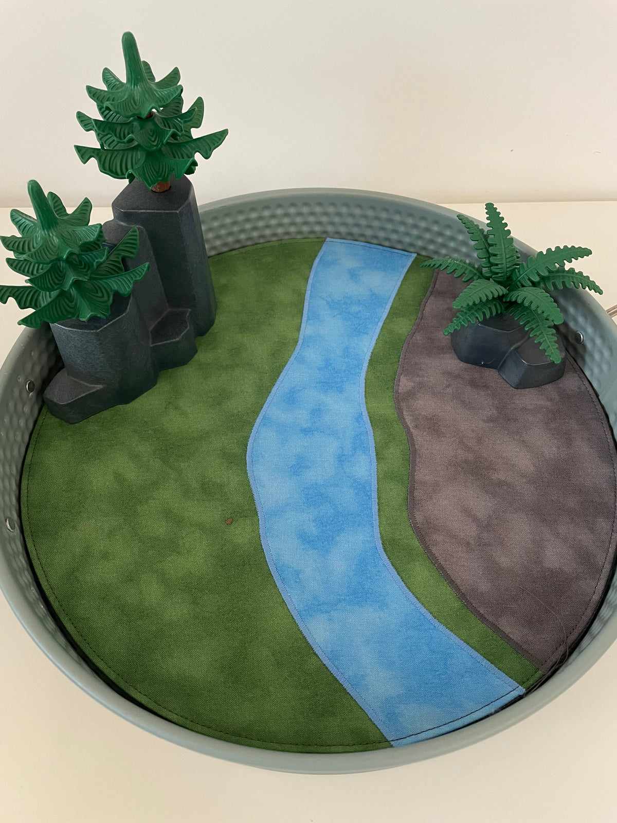 River & Rocks Circular Play Mat - Black reverse