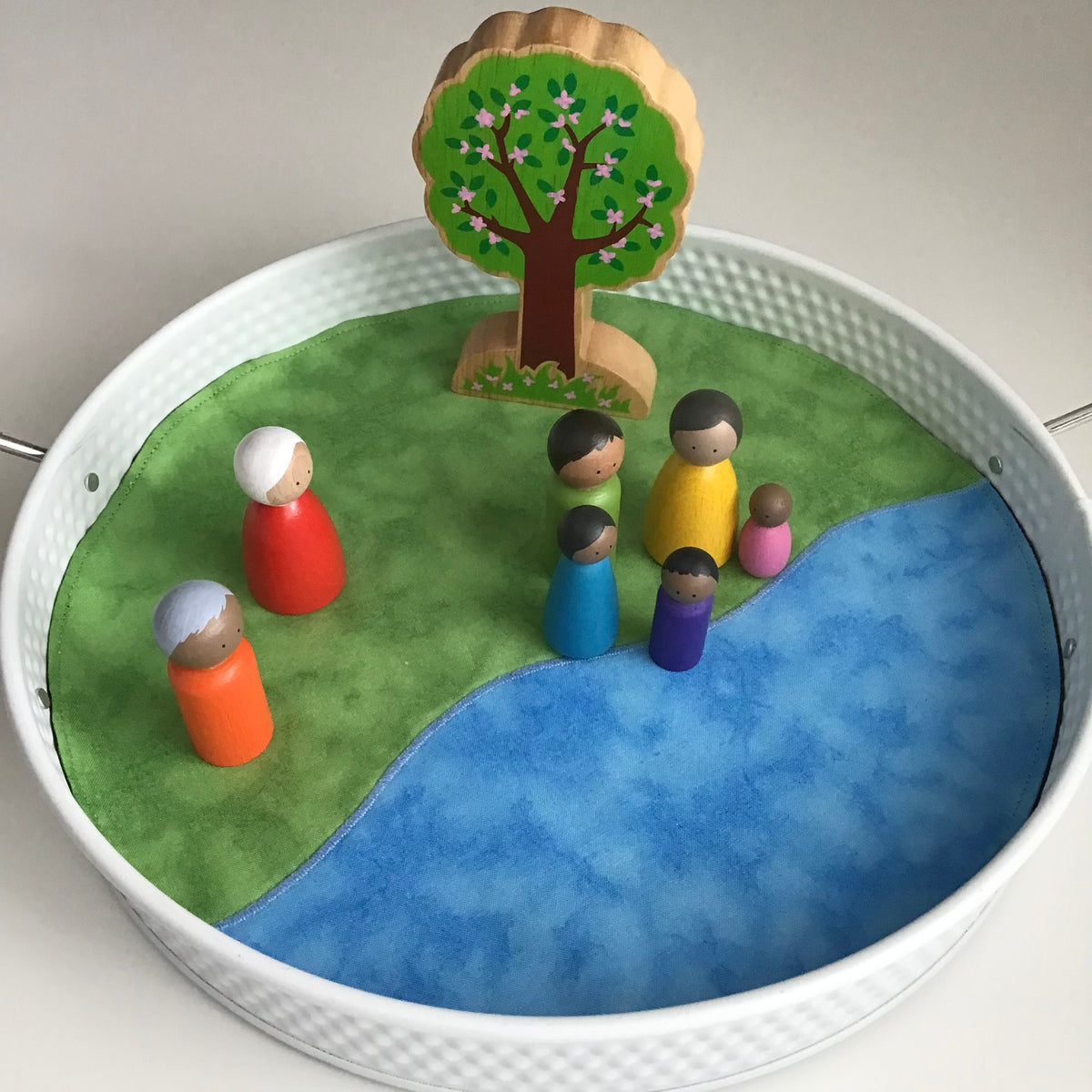 Water & Meadow Circular Play Mat - Dark Green reverse